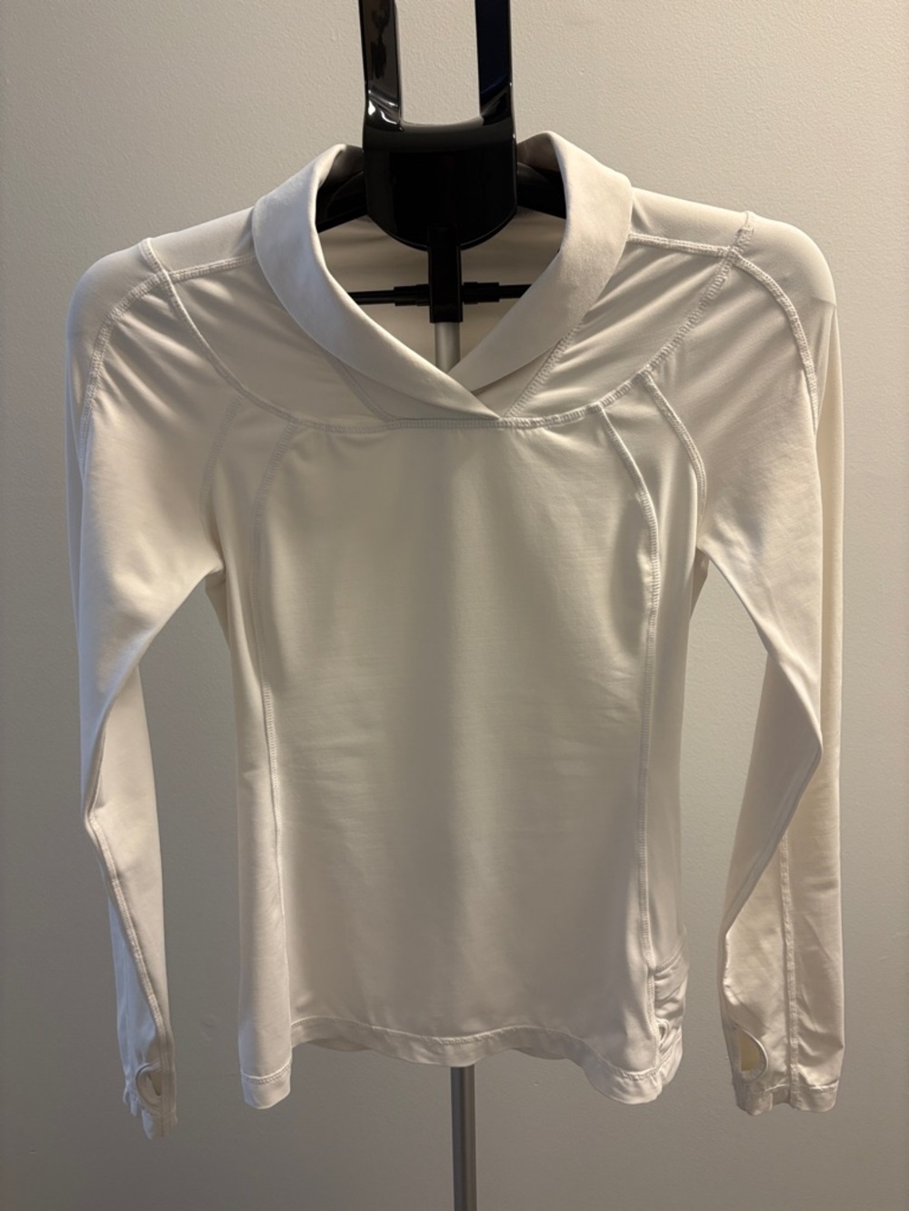 Lululemon Pull Over ~ Best for Size 6 ~ White